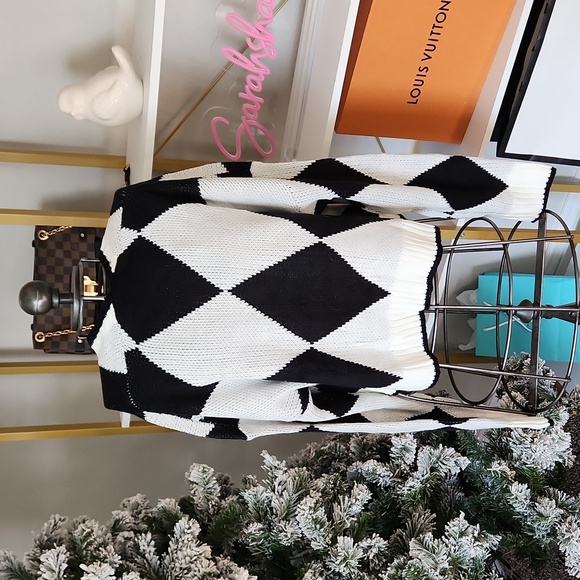 Cropped checkered diamond black and white open front cardigan sz med new wo tags - Picture 3 of 3